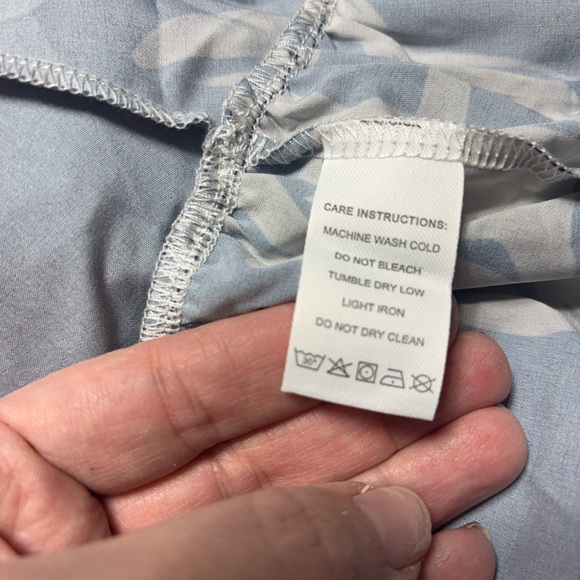 NWT Navy Blue & Silver Flowy Ruffle Cold Shoulder Floral Crewneck Top Size XL - Picture 7 of 7